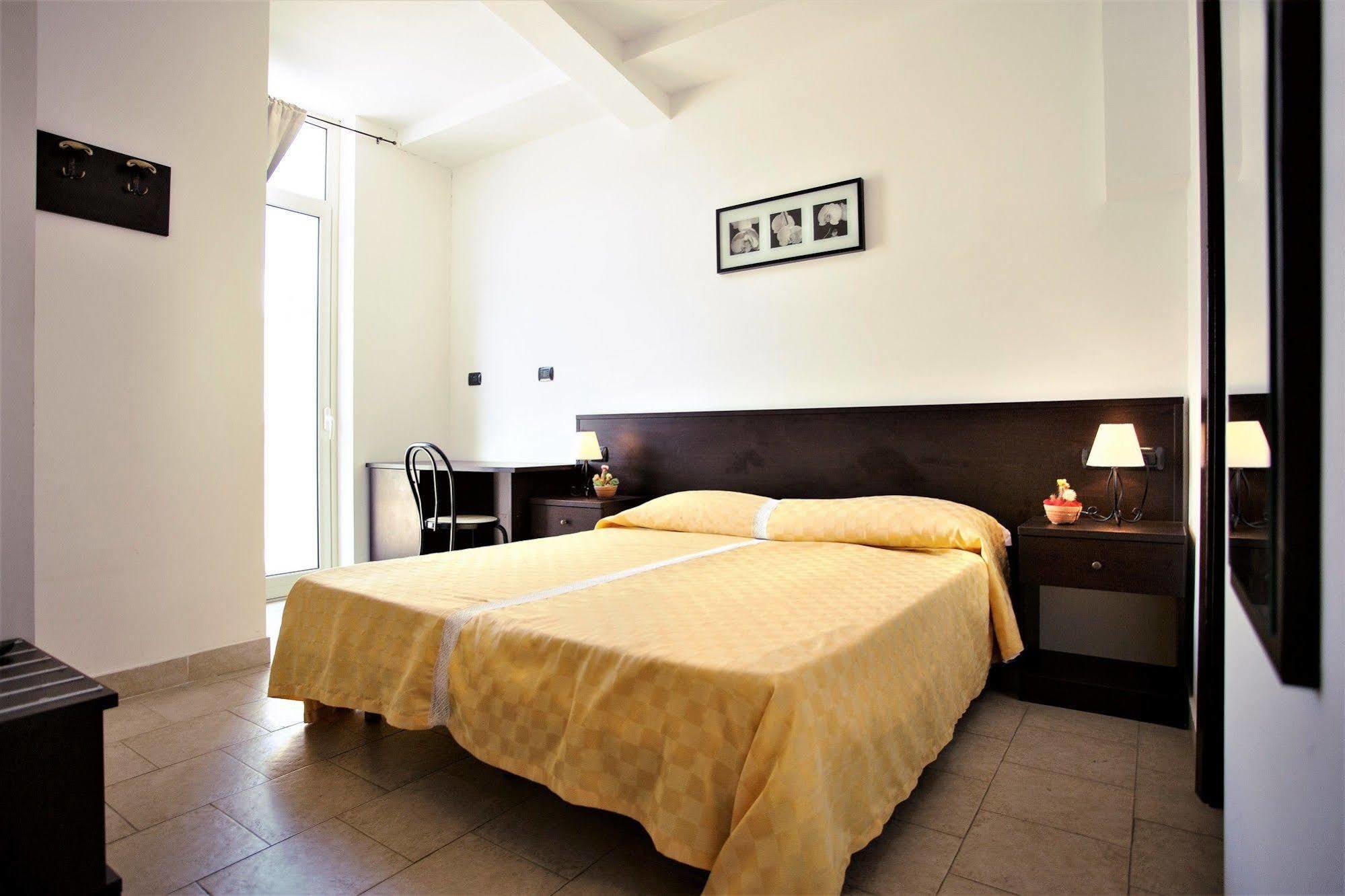 Hotel Marabel Sant'Alessio Siculo Exterior foto